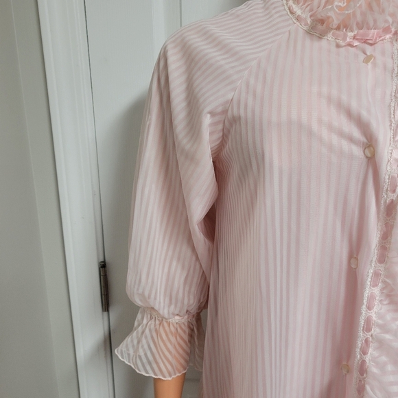 Vintage Cheoette Ruffled Nightgown. - Picture 7 of 13